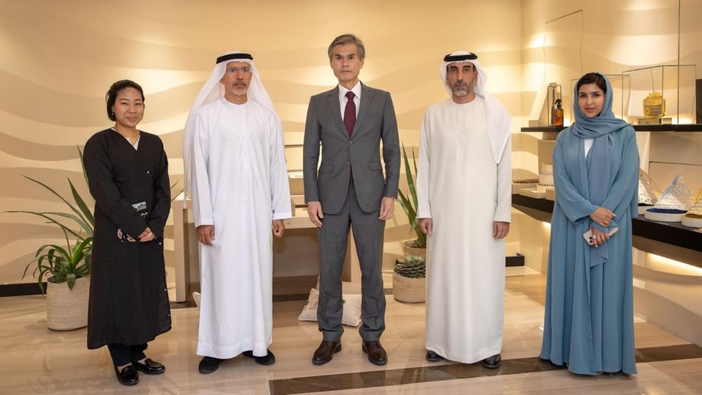 Japanese Delegation Discusses Humanitarian Cooperation With Emirates Red Crescent